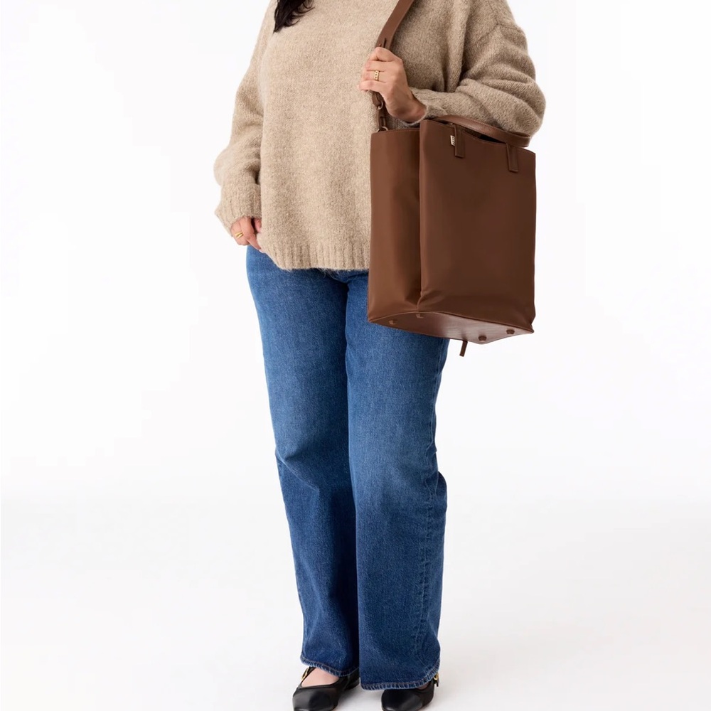 BÉIS Commuter Tote with Adjustable Crossbody Strap - Picture 4 of 13